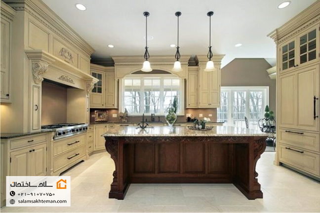 کابینت چوبی کلاسیک با جزیره کرم و قهوه ای