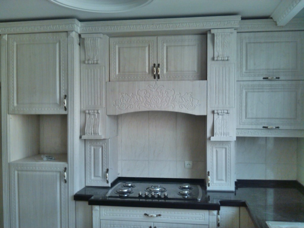 کابینت ممبران دیواری رنگ روشن با کاور هود درب دار