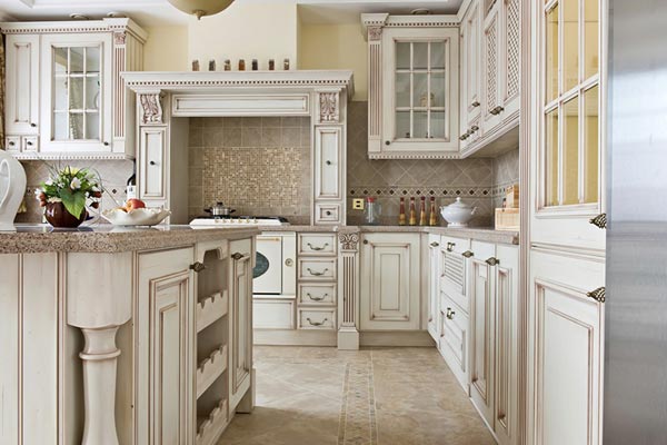 کابینت ممبران کلاسیک آشپزخانه با اپن جزیره و کاور هود
