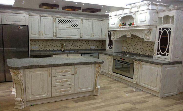 کابینت ممبران طرح چوب رنگ روشن با دستگیره های طلایی