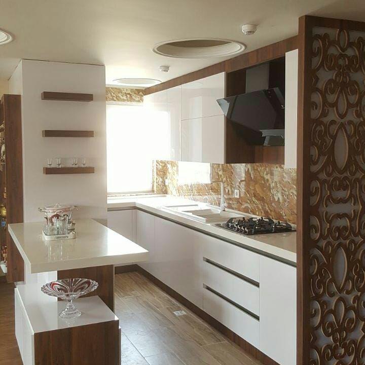 کابینت های گلاس برای آشپزخانه کوچک + معرفی شیکترین ایدهها برای فضاهای نقلی 1404