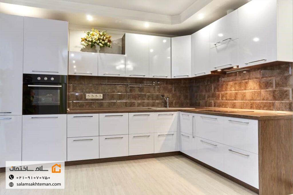 کابینت هایگلس سفید ترکیب با رنگ چوب