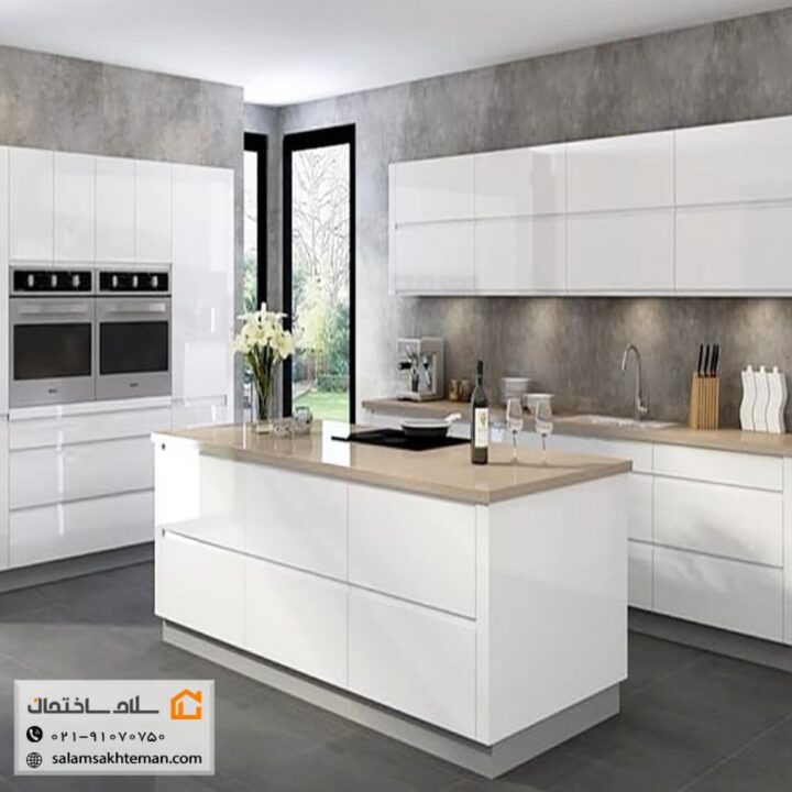 کابینت آشپزخانه هایگلاس سفید با جزیره در میان آن