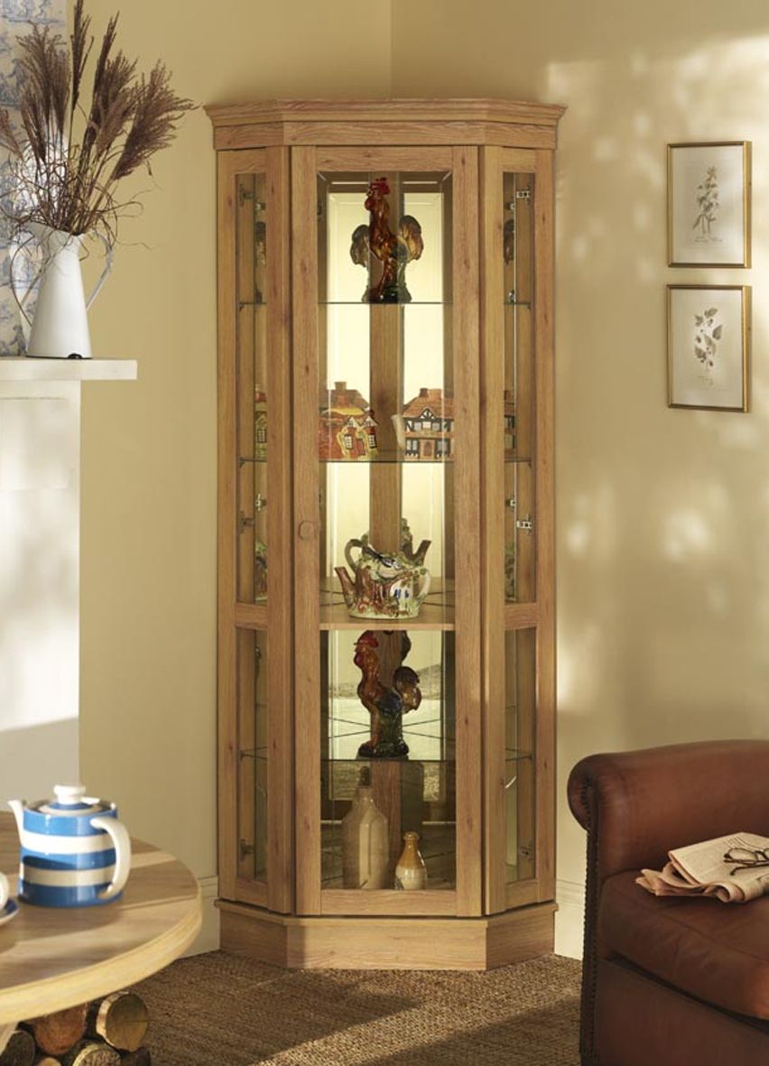 طرح کمد دیواری یا بوفه سه گوش کنج دیوار از جنس چوب برای پذیرایی