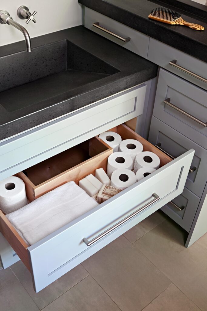 با این ترفندها از بینظمی و پوسیدگی کابینت زیر سینک خلاص شو!