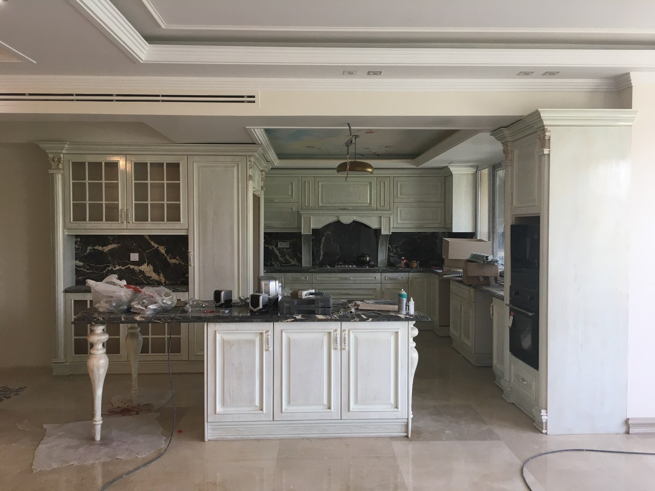 کابینت روکش چوب طبیعی به رنگ صدفی، مهدی زینلی سلام ساختمان
