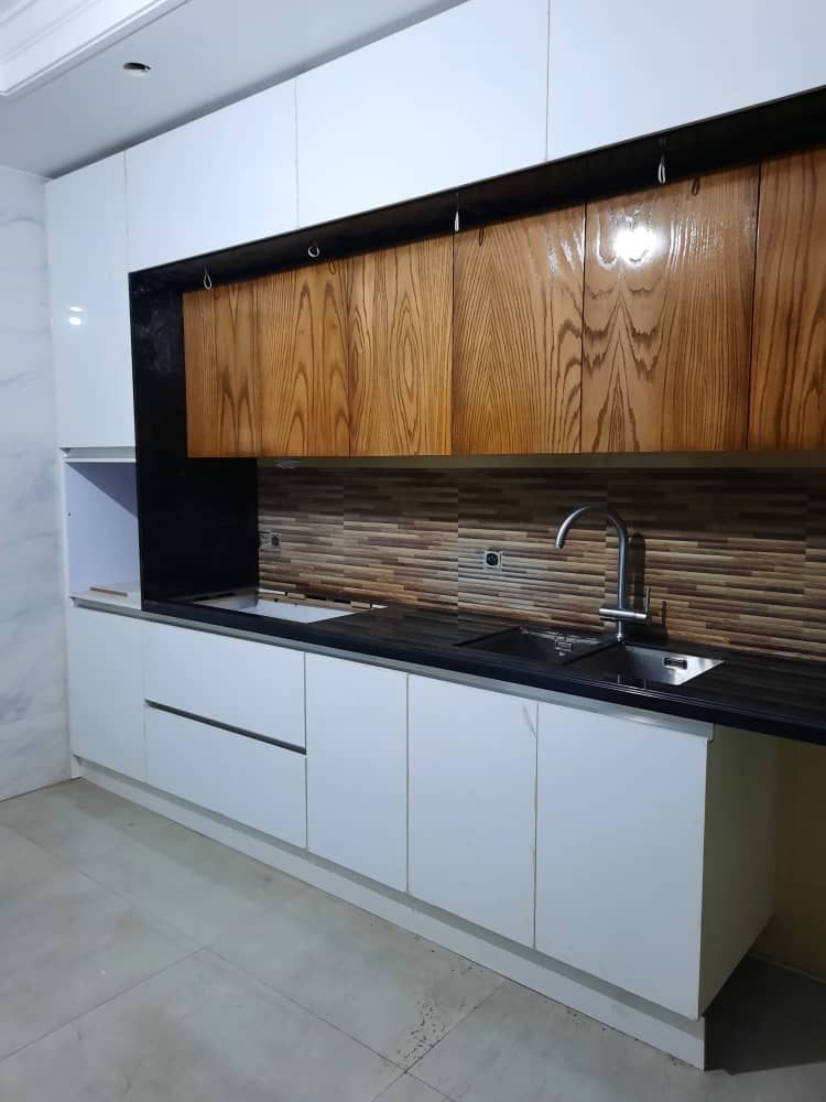 کابینت هایگلاس و روکش چوب مدرن، مرتضی پیروی تهران سلام ساختمان