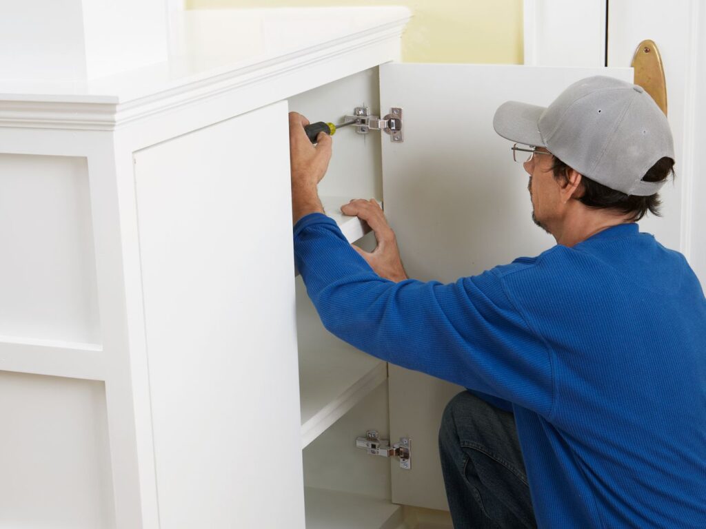 کاملترین آموزش تنظیم لولا و رگلاژ درب کابینت