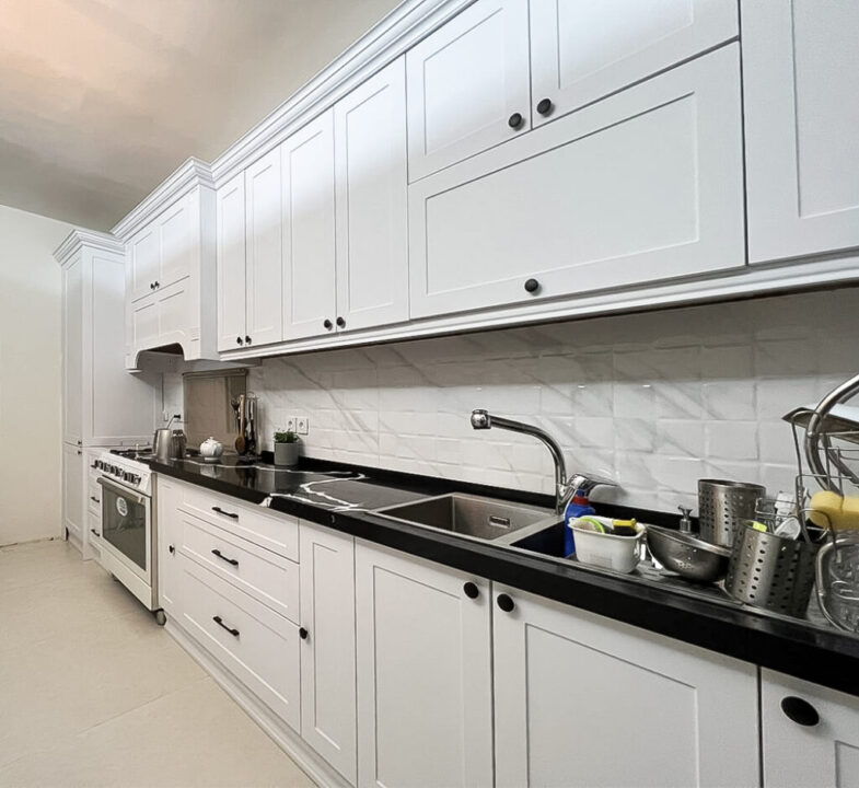 کابینت نئوکلاسیک سفید
