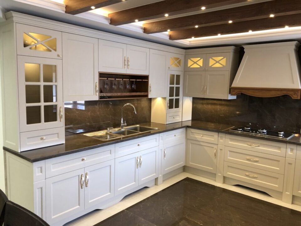 کابینت نئوکلاسیک فوق العاده شیک با نورپردازی ویژه