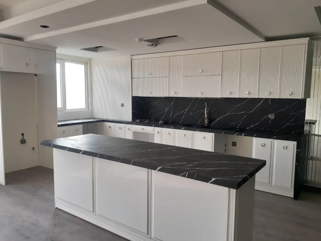 کابینت پولیشی سفید سبک نئوکلاسیک