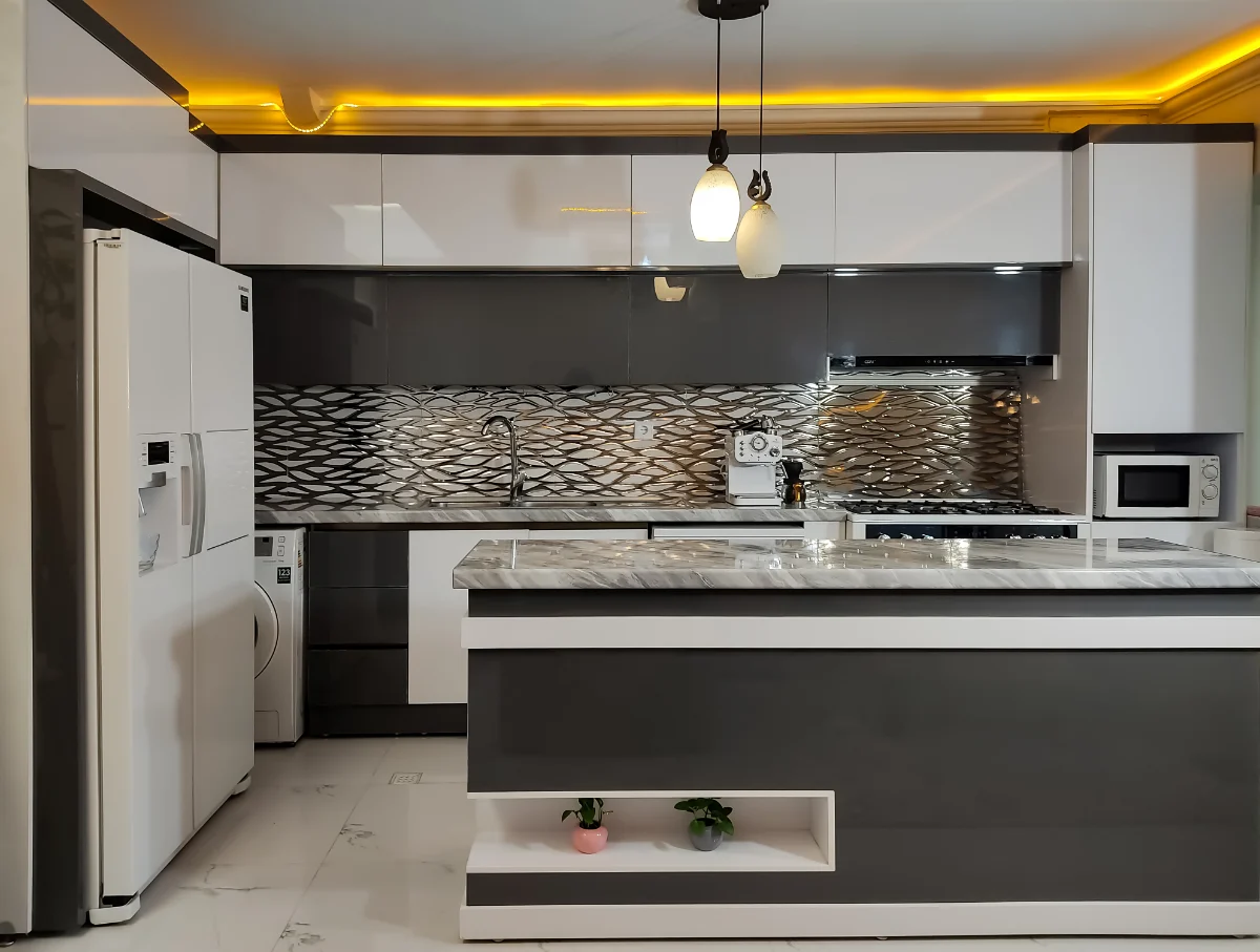 کابینت سفیدطوسی با بینکابینتی طرحدار سفید طوسی