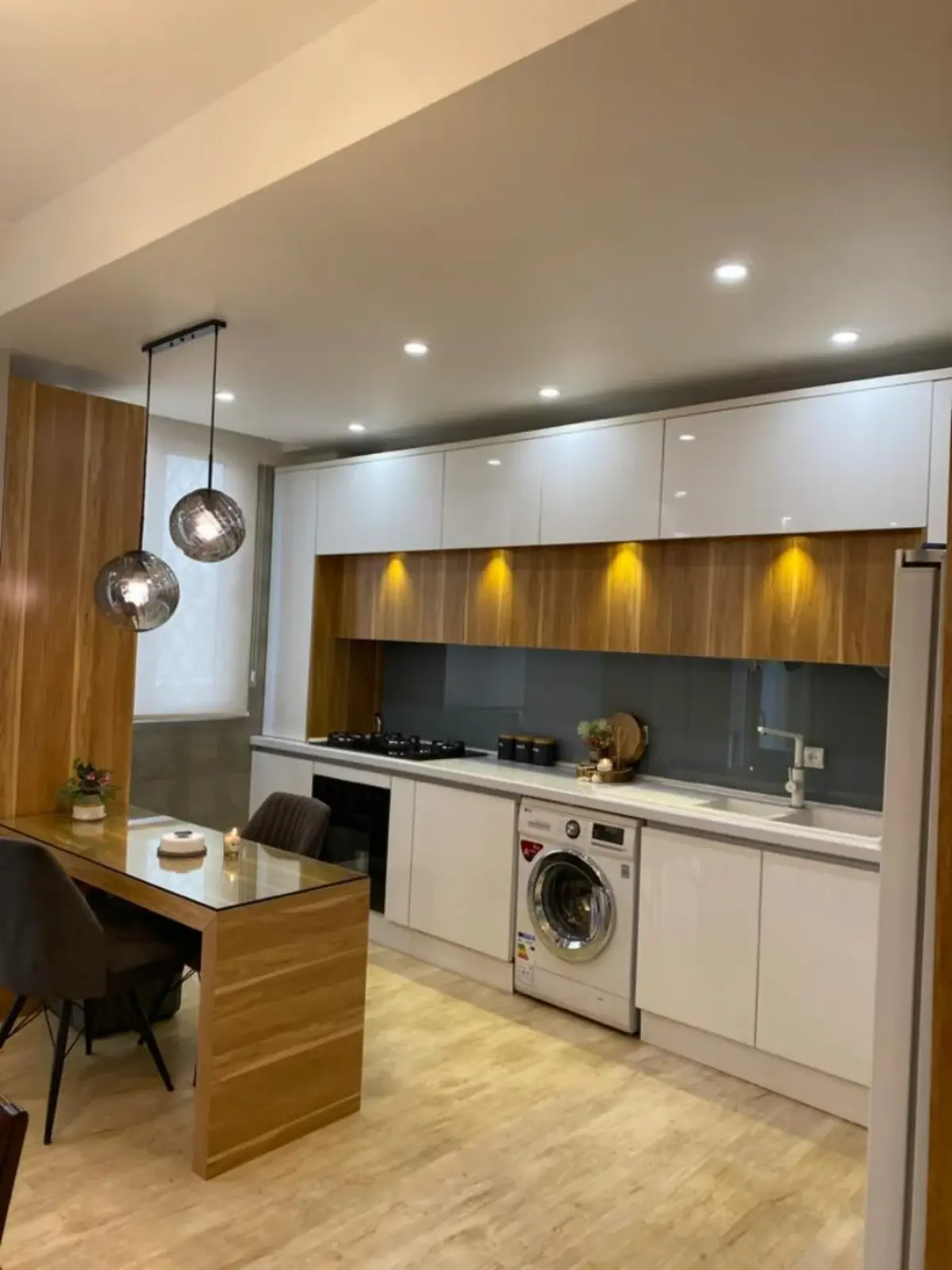 کابینت مدرن ام دی اف پلکانی سفید و قهوهای