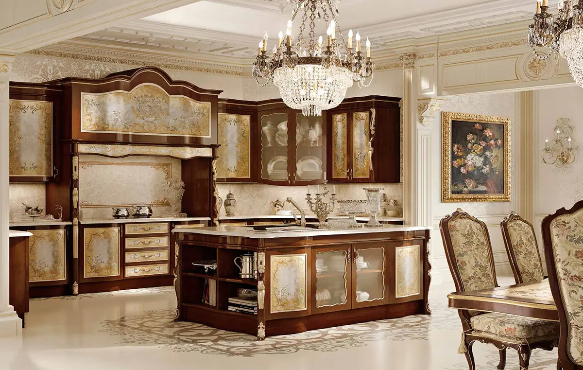 کابینت کلاسیک قهوهای دارای صفحات نقاشی شده و منبت کاری