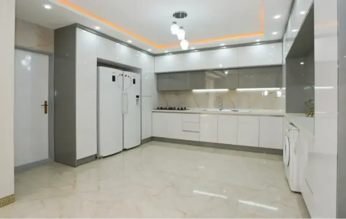 کابینت هایگلاس طوسی سفید