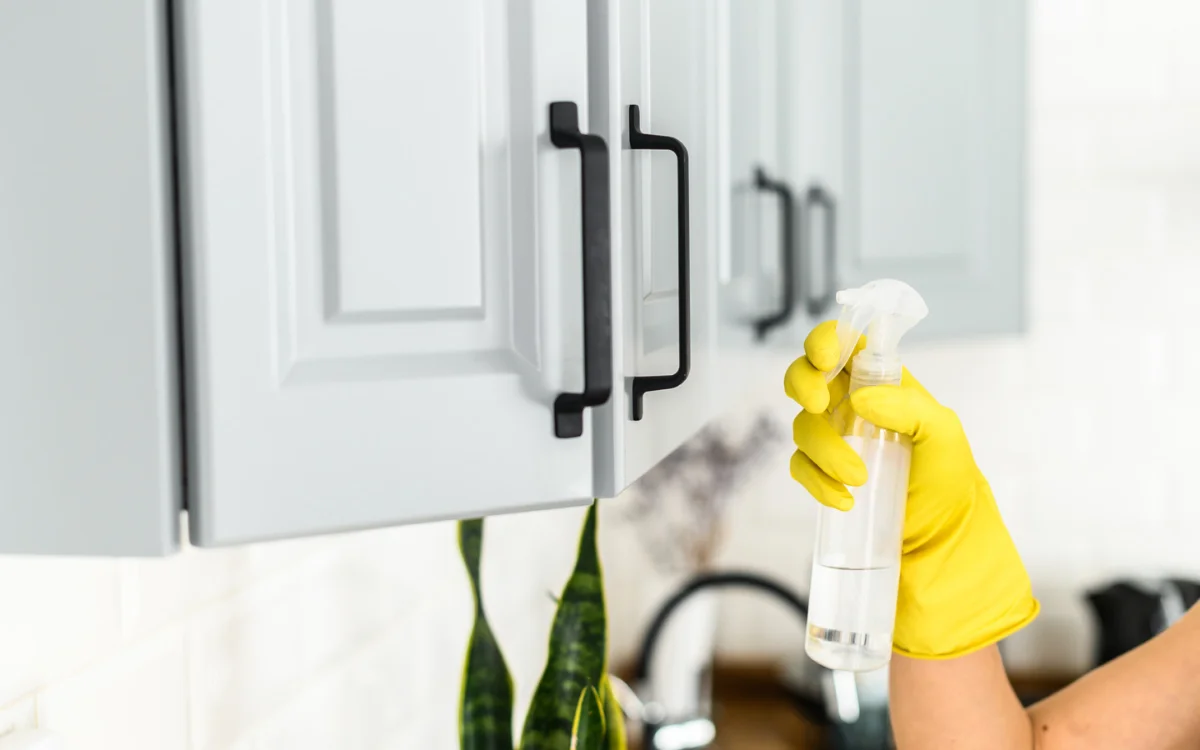 پاکسازی دستگیره کابینت نئوکلاسیک سفید