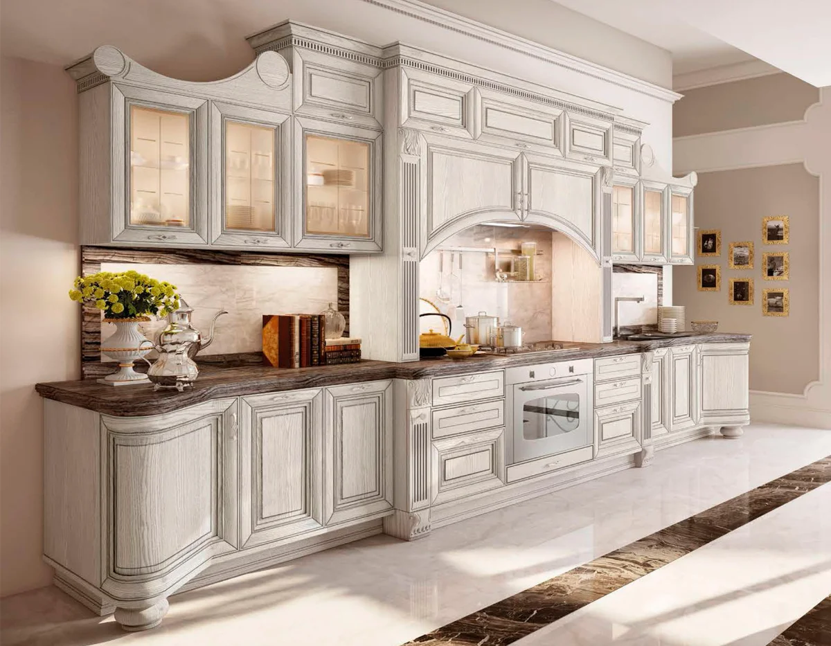 کابینت آبچکان کلاسیک سفید صدفی با دربهای سکوریت شفاف، فریم چوبی و دستگیرههای برنجی مات