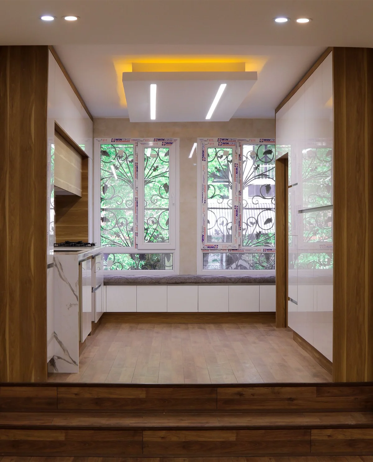 کابینت هایگلاس سفید مدرن