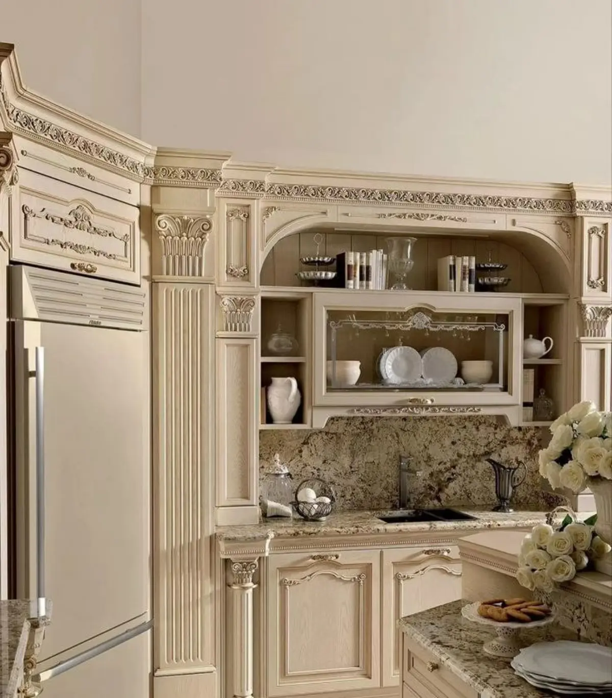 کابینت ممبران کلاسیک کرم با دستگیره سرامیکی