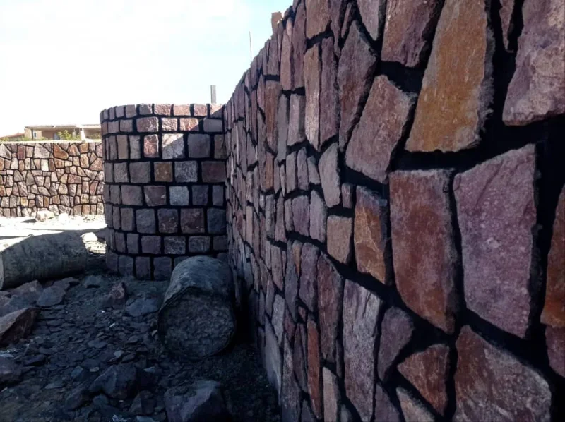 دیوار چینی با سنگ مالون قرمز