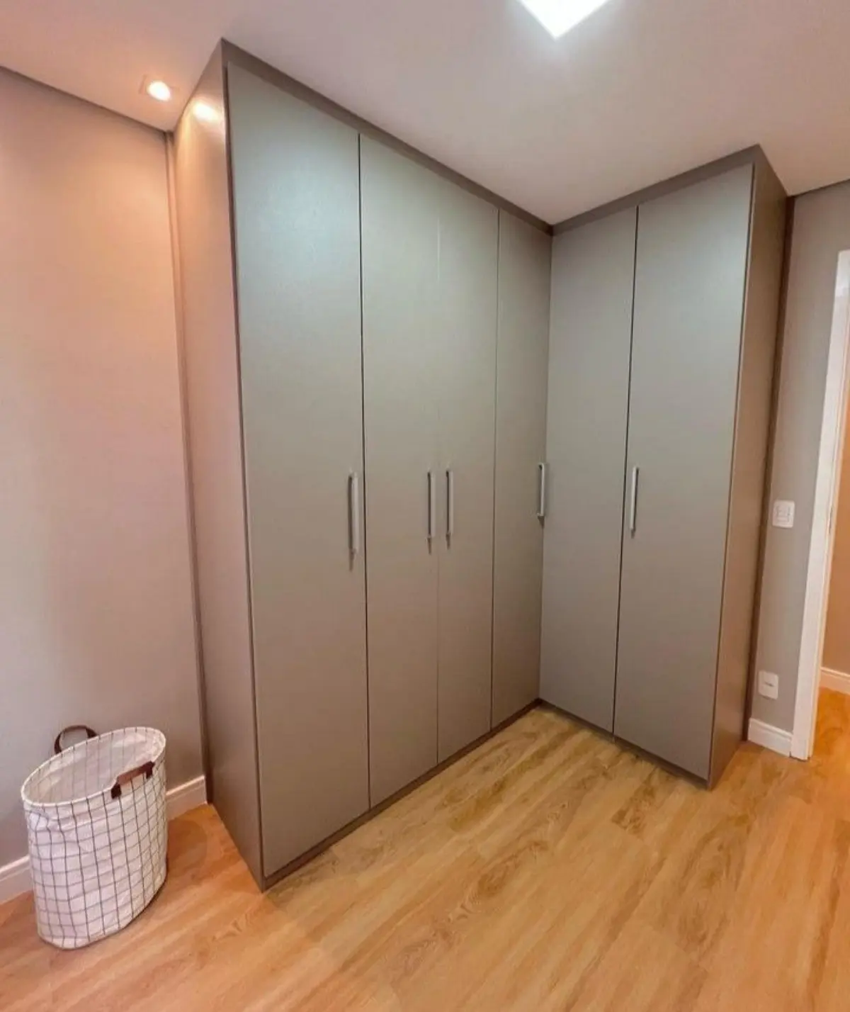 کمد دیواری کنج طوسی پلی اورتان
