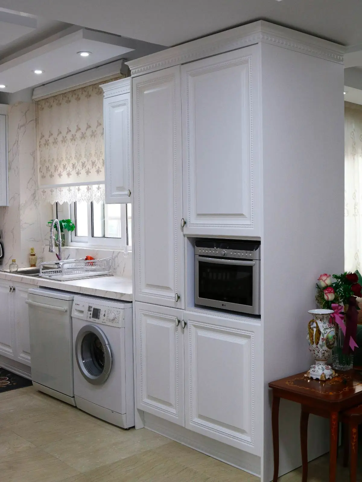کابینت سفید نئوکلاسیک پلیاورتان ضدخش