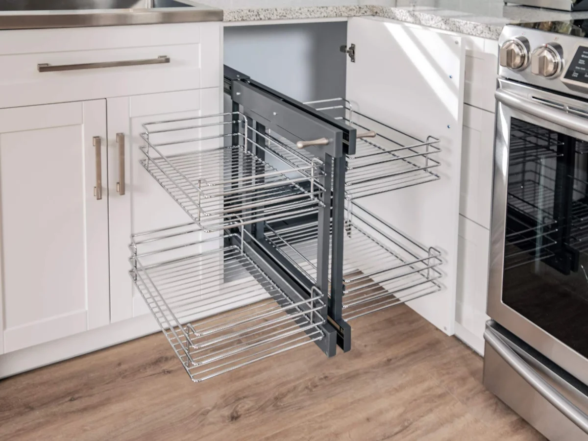 نظمدهنده فلزی داخل کابینت در گوشه آشپزخانه با ۴ فضای مجزا
