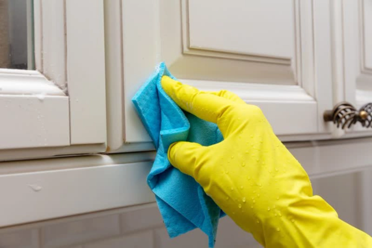 کابینت مدرن فلزی آبی با دستگیره استیل