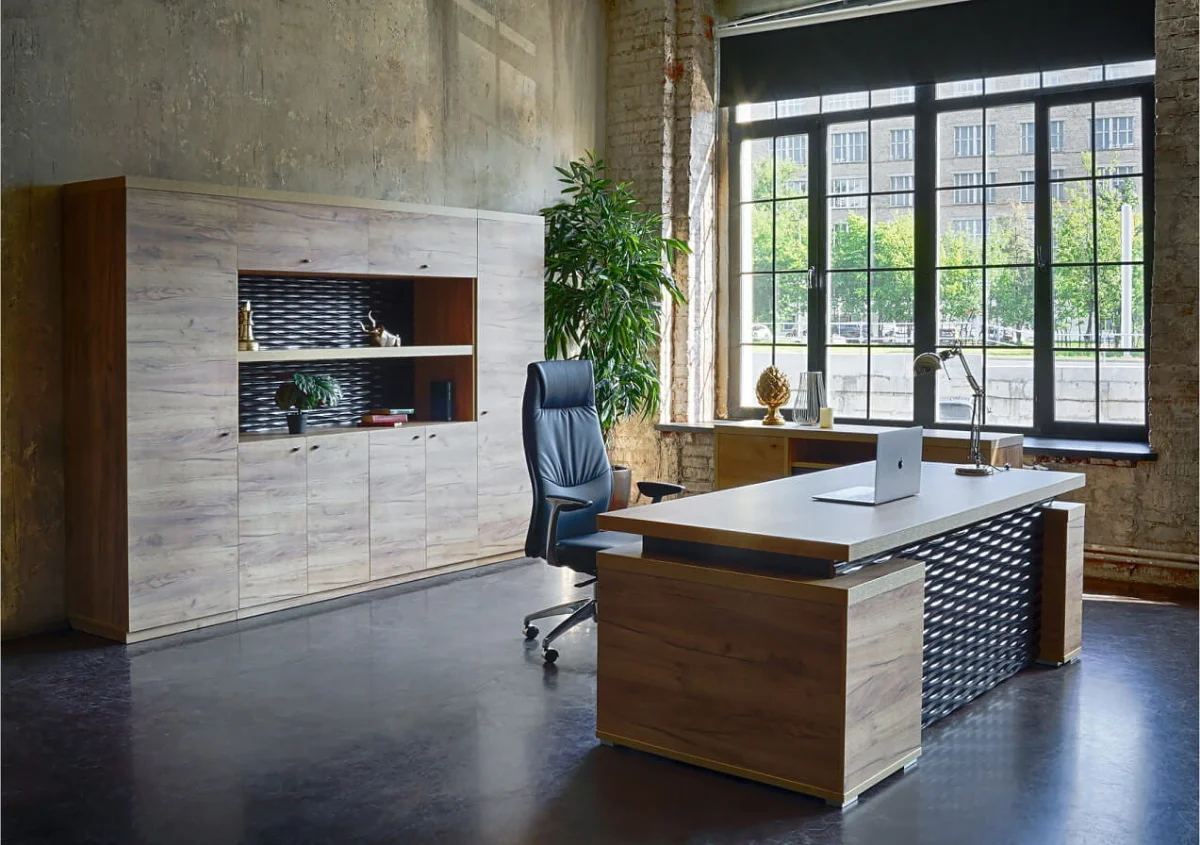 کابینت چوبی فضای اداری با ارتفاع کم و میز کار اداری چوبی