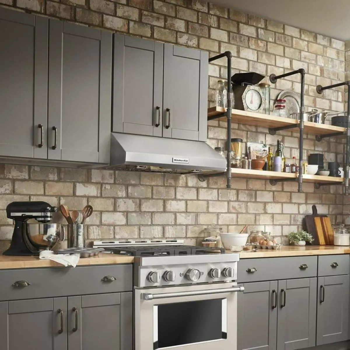 کابینت نئوکلاسیک و هود نقرهای